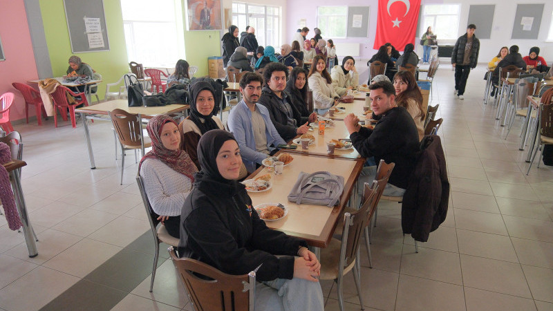 BÜYÜKŞEHİR GENÇLİK MECLİSİ FAKÜLTE KAHVALTILARI İLE ÖĞRENCİLERİN KAYNAŞMASINI SAĞLIYOR