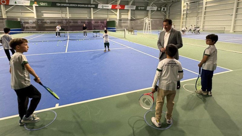 HASAN KILCA TENİS KORTU’NDA SPORSEVERLERLE BULUŞTU