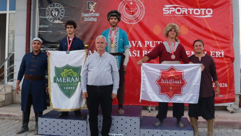 MERAMLI OKÇULAR BÖLGE ŞAMPİYONASI'NDA KÜRSÜDEN İNMEDİ