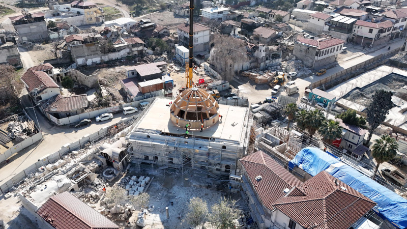 İKİ DEPREMDE YIKILAN HATAY’DAKİ HABİB-İ NECCAR CAMİİ’NİN RESTORASYONU ÖNEMLİ AŞAMAYA GELDİ