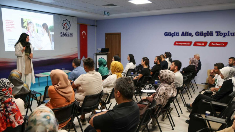 SAGEM’den okula uyum semineri! Seminere aileler yoğun ilgi gösterdi!