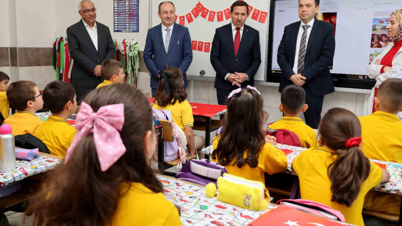 Konya Karatay’da Ders Zili Çaldı! Başkan Kılca Öğrencilerin İlk Gün Heyecanına Ortak Oldu