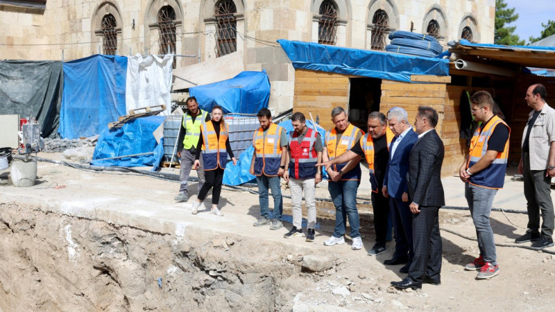 Konya’da tarihi Sultan Selim Camii için titiz çalışma! Vali İbrahim Akın yerinde inceledi