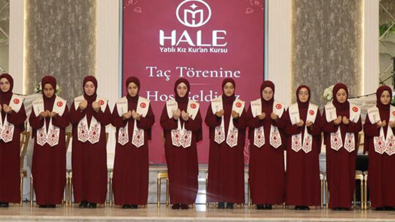 Hafızlık eğitimini tamamladılar! Konya’da 33 öğrenci taç giydi!